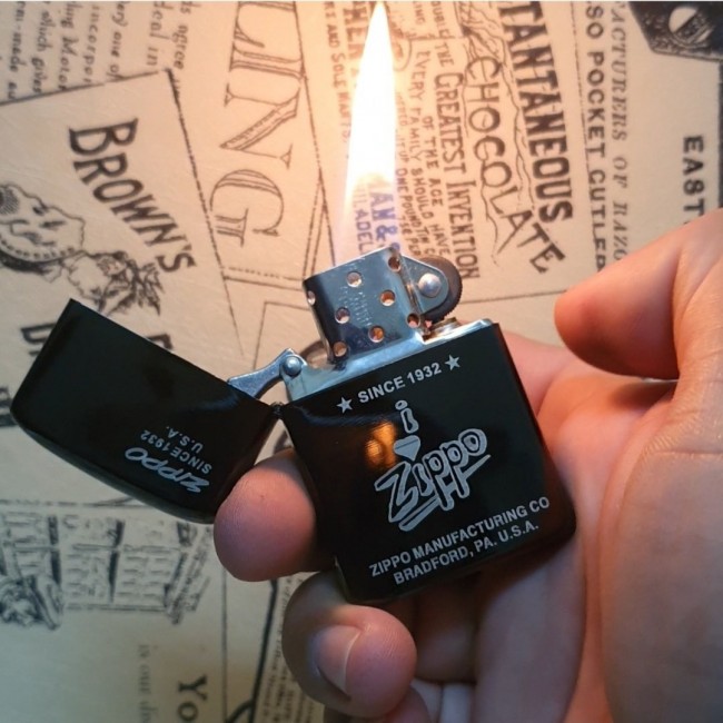 Bật Lửa Zippo Đen Bóng Manufacturing 1932 Đời La Mã E2000-XVI ( Có Tem Đỏ ) KHÔNG KÈM HỘP ZIPPO