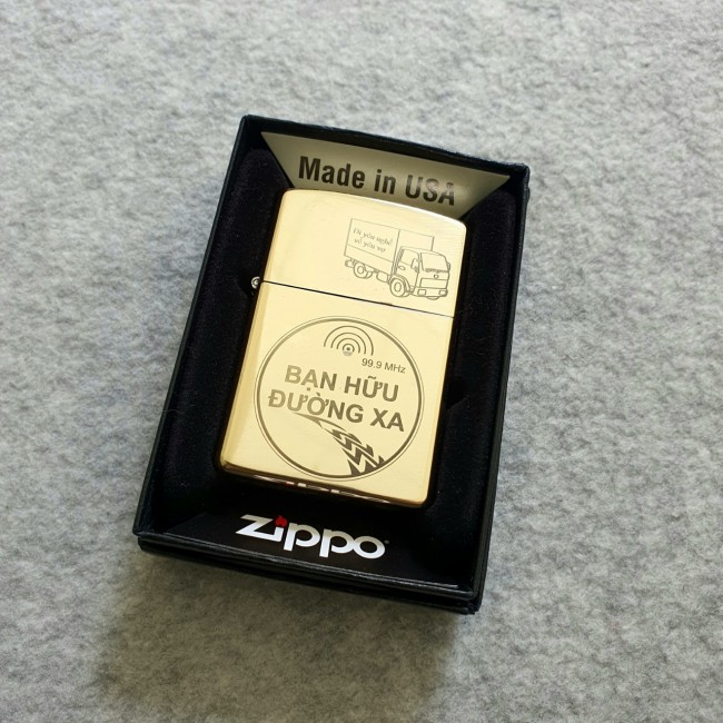 Bật Lửa Zippo Mỹ Đồng Bạn Hữu Đường Xa Đời E2000-XVI ( Ruột Vàng , Fullbox)