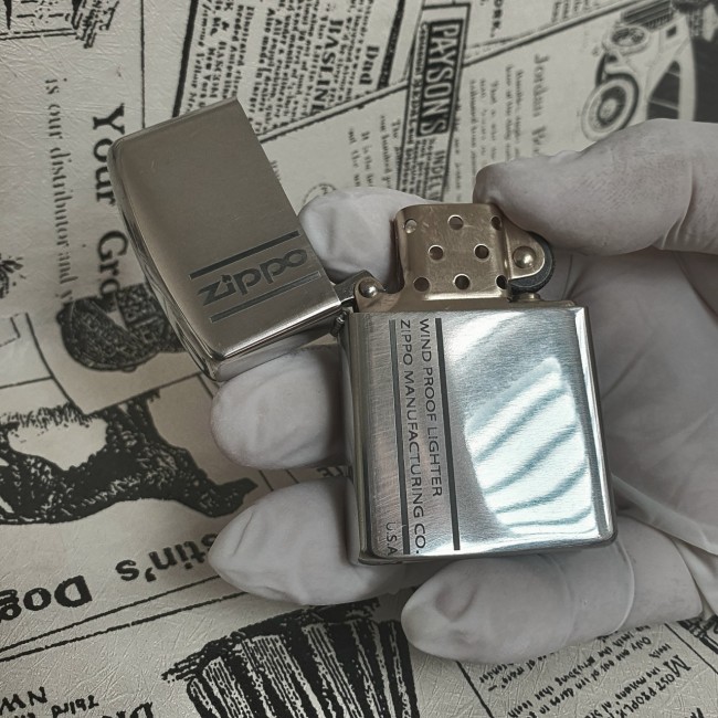 Bật Lửa Zippo Bạc Manufacturing Ruột Vàng Mộc Đáy Ngược Đời La Mã XIII - Có Hộp - Tem Đỏ