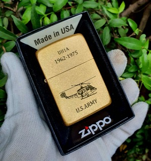 Bật Lửa Zippo Vàng Cổ Góc Bo Tròn Đồng Xi Bụi Giả Cổ US ARMY Góc Bo Tròn Ruột Tráng Men Màu Đen Đáy