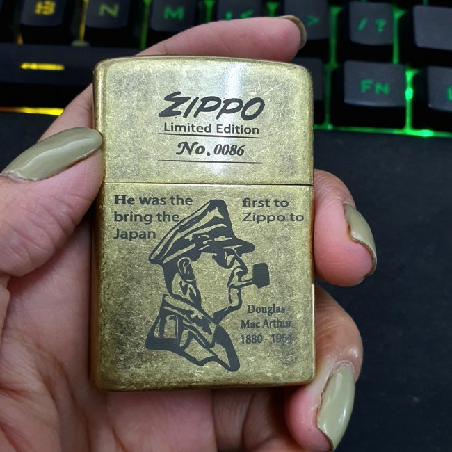 Bật Lửa Zippo Vàng Giả Cổ Đại Tướng Mỹ Đáy Dập Đời E2000-XVI ( Có Tem Đỏ ) KÈM HỘP Tặng Kèm Xăng Min